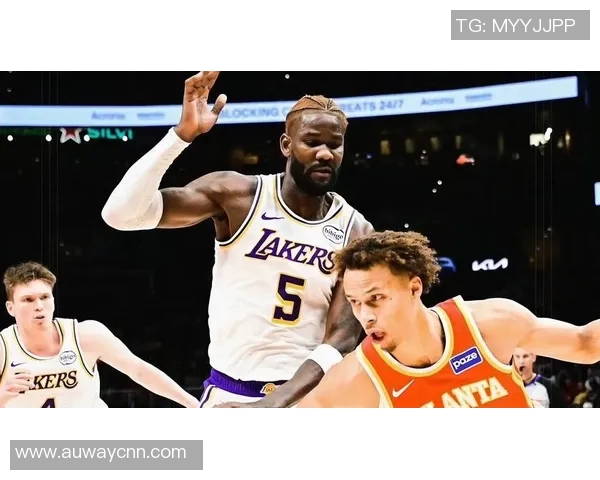 湖人102-122老鹰 球员评价:3人及格,7人低迷 湖人102-122老鹰 球员评价:3人及格,7人低迷